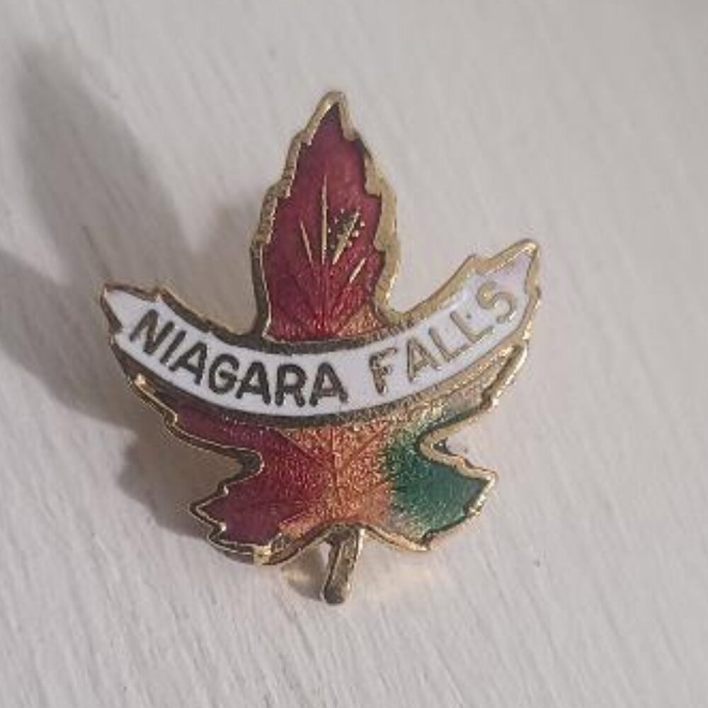 🇨🇦 Niagara Falls Ontario Canada Vintage Lapel Pin - Canadian Maple Leaf